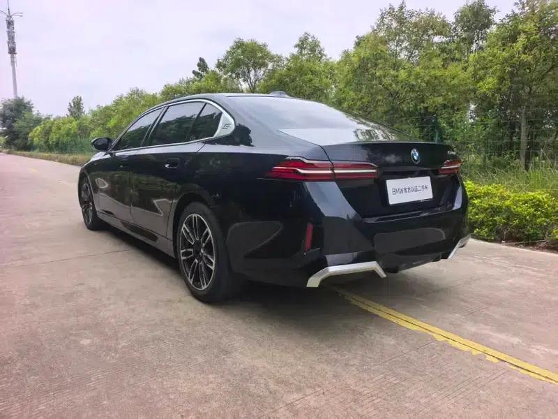 2024 BMW 5 Series 525Li M Sport Package — миниатюра 4