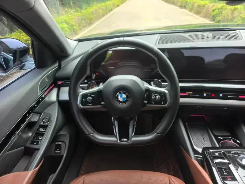 2024 BMW 5 Series 525Li M Sport Package — миниатюра 9