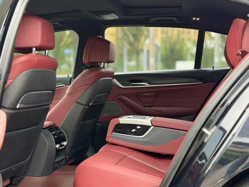 2021 BMW 5 Series 530Li Luxury M Sport Package — миниатюра 14