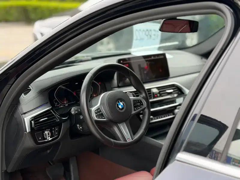 2021 BMW 5 Series 530Li Luxury M Sport Package — миниатюра 17