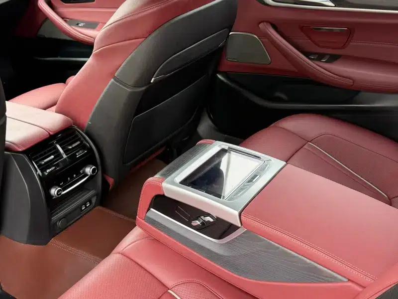 2021 BMW 5 Series 530Li Luxury M Sport Package — миниатюра 18