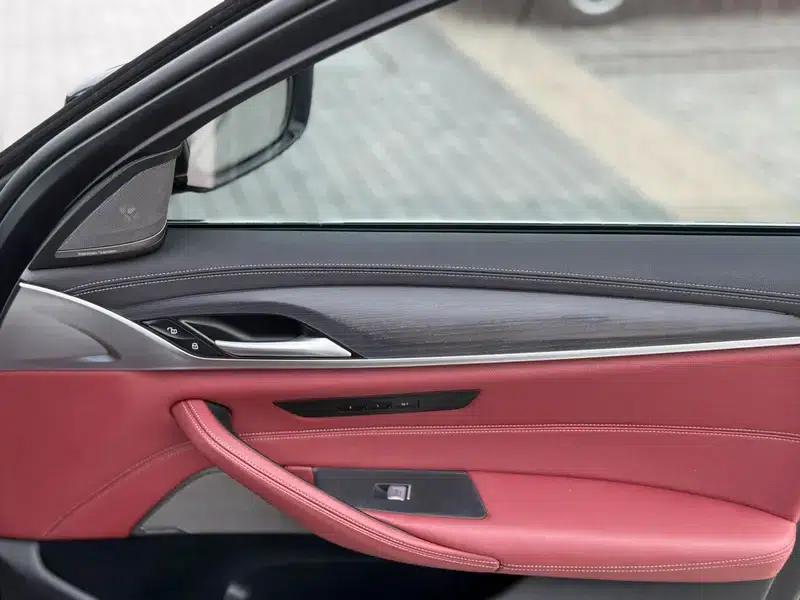 2021 BMW 5 Series 530Li Luxury M Sport Package — миниатюра 9