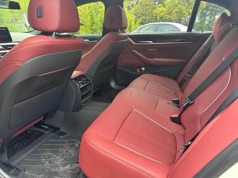 2021 BMW 5 Series 525Li M Sport Package — миниатюра 11