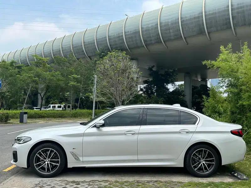2021 BMW 5 Series 525Li M Sport Package — миниатюра 4