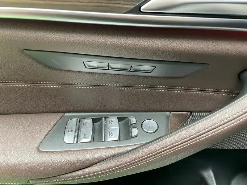 BMW 5 Series 2021 Facelift 530Li Leading Luxury Package — миниатюра 17