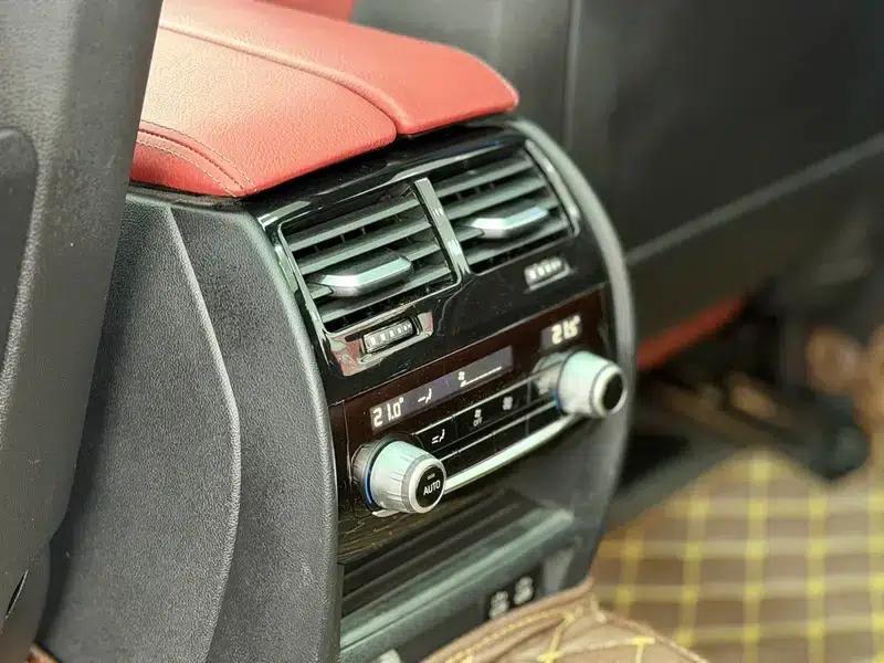 2020 BMW 5 Series 530Li Luxury M Sport Package — миниатюра 8