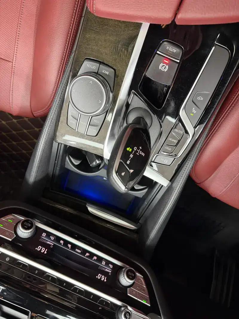 2020 BMW 5 Series 530Li Luxury M Sport Package — миниатюра 9
