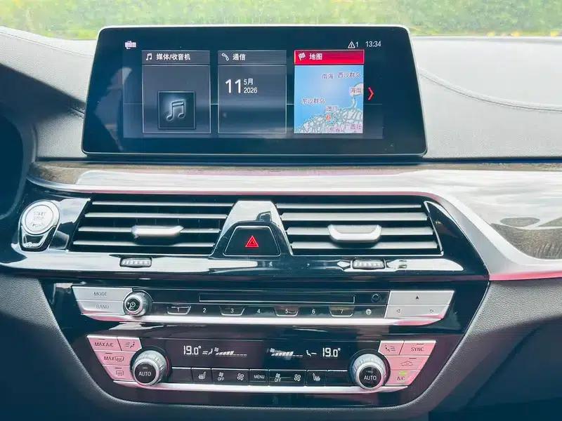 2019 BMW 5 Series Facelift 530Li Leading Edition M Sport Package — миниатюра 10