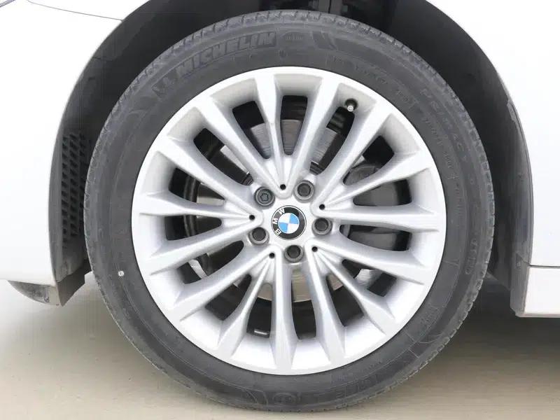 2018 BMW 5 Series 525Li Luxury Package — миниатюра 9