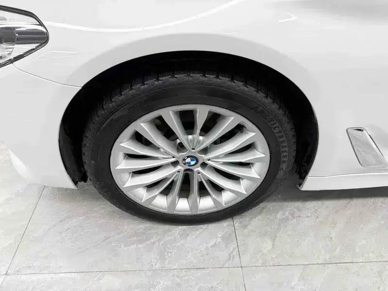2018 BMW 5 Series 525Li Luxury Package — миниатюра 11