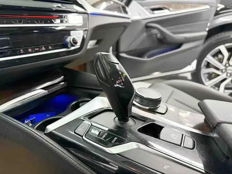 2018 BMW 5 Series 525Li Luxury Package — миниатюра 15