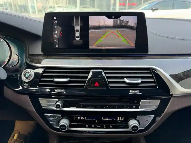 2018 BMW 5 Series 525Li M Sport Package — миниатюра 11