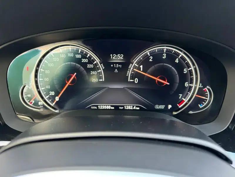 2018 BMW 5 Series 525Li M Sport Package — миниатюра 12