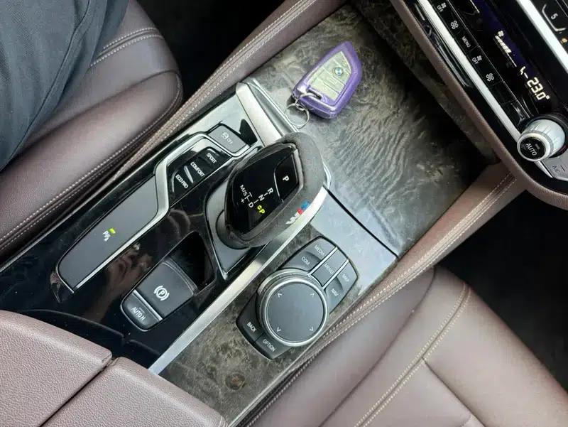 2018 BMW 5 Series 525Li M Sport Package — миниатюра 14