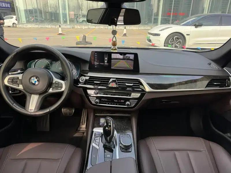 2018 BMW 5 Series 525Li M Sport Package — миниатюра 10