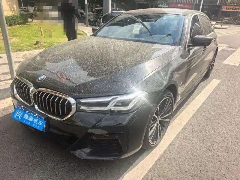 2022 BMW 5 Series 530Li Leading Edition M Sport Package — миниатюра 1