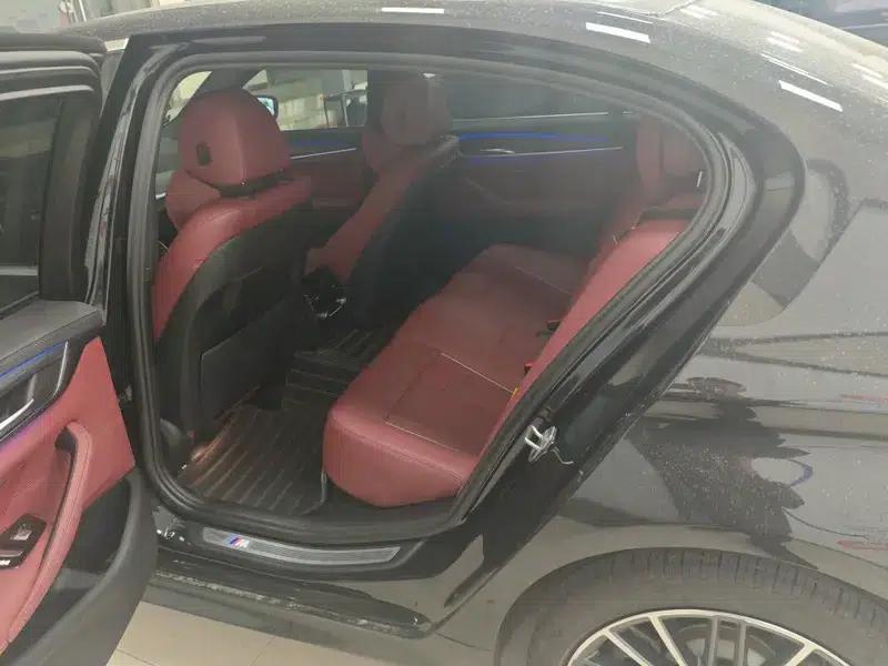2022 BMW 5 Series 530Li Leading Edition M Sport Package — миниатюра 11