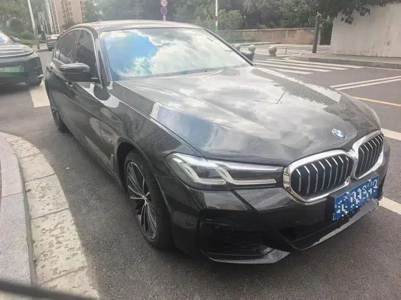 2022 BMW 5 Series 530Li Leading Edition M Sport Package — миниатюра 3