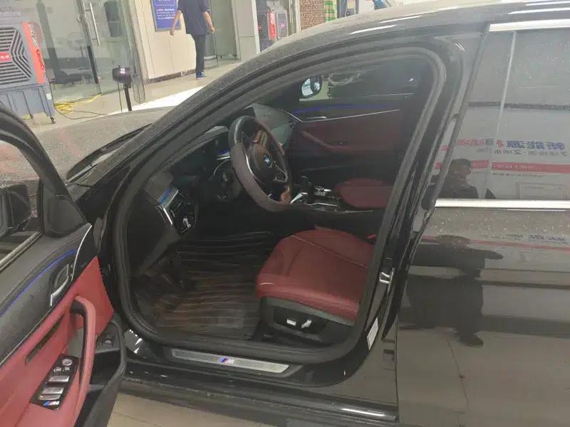 2022 BMW 5 Series 530Li Leading Edition M Sport Package — миниатюра 9