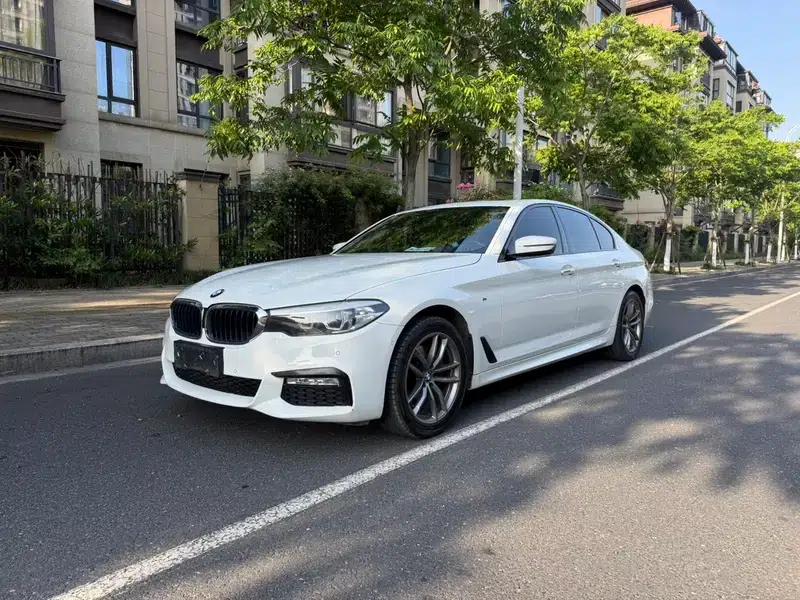 2018 BMW 5 Series (Imported) 525i M Sport Package — миниатюра 1