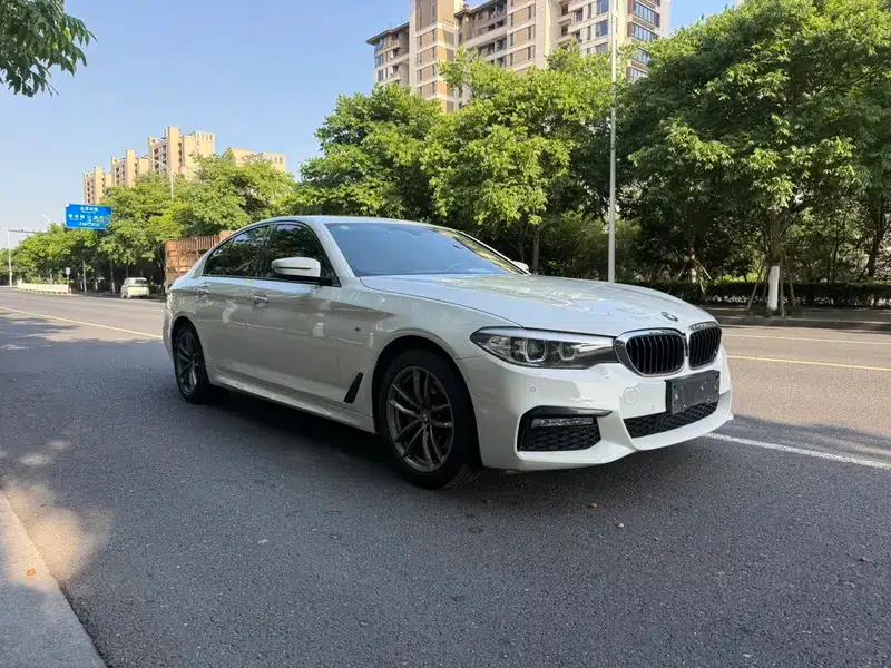2018 BMW 5 Series (Imported) 525i M Sport Package — миниатюра 3