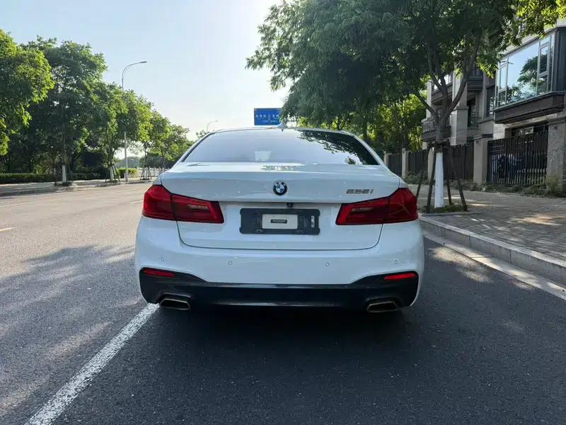 2018 BMW 5 Series (Imported) 525i M Sport Package — миниатюра 6