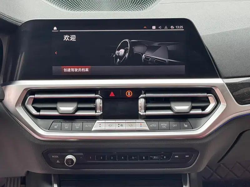 2022 BMW 3 Series 325Li M Sport Package — миниатюра 11