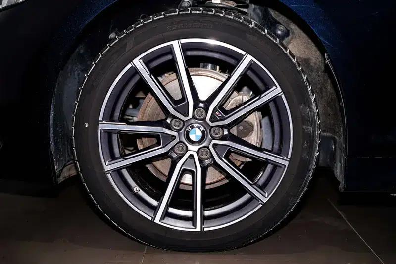 2023 BMW 3 Series 320Li M Sport Package — миниатюра 15