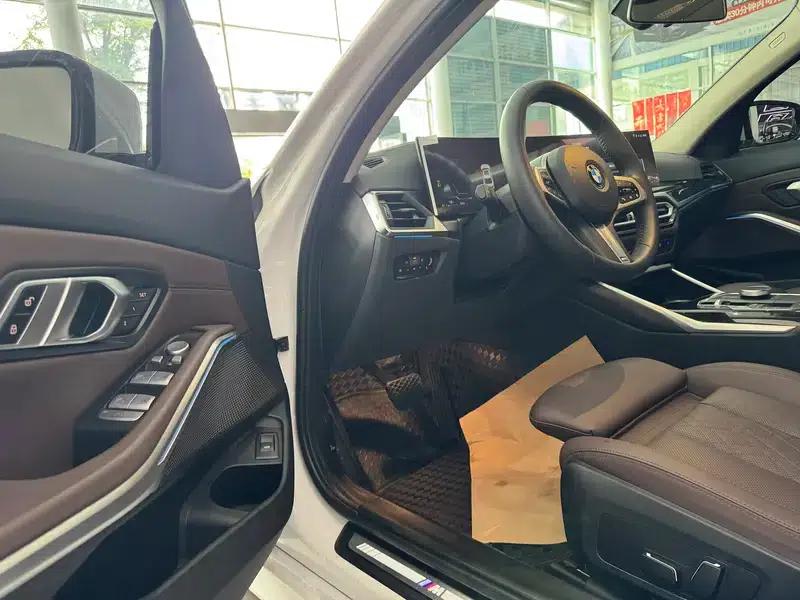2025 BMW 3 Series 325Li M Sport Package — миниатюра 7