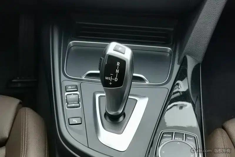 BMW 3 Series 2019 320Li Fashion Edition — миниатюра 15