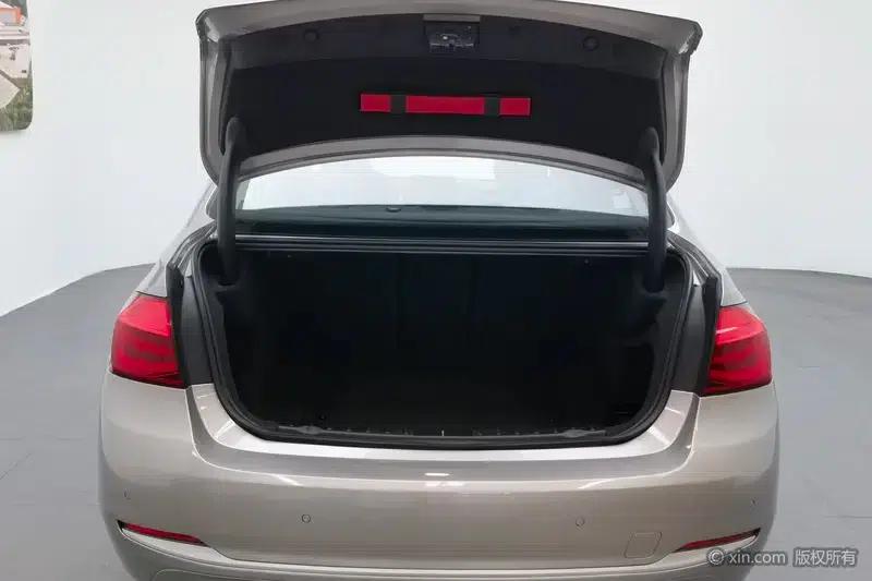 BMW 3 Series 2019 320Li Fashion Edition — миниатюра 23