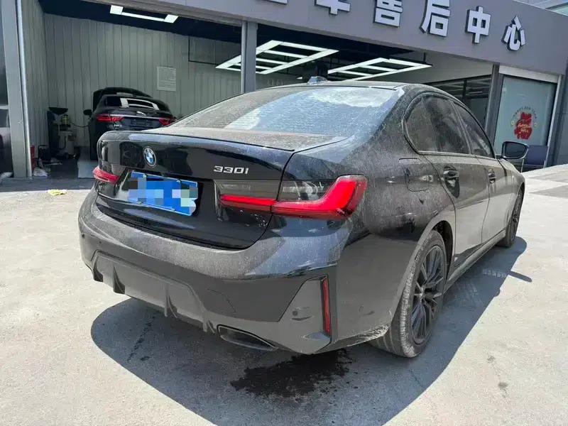 2023 BMW 3 Series 330i M Sport Shadow Edition — миниатюра 6