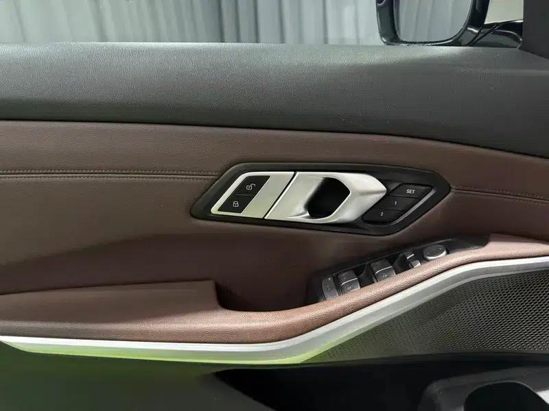 2023 BMW 3 Series 320Li M Sport Package — миниатюра 8