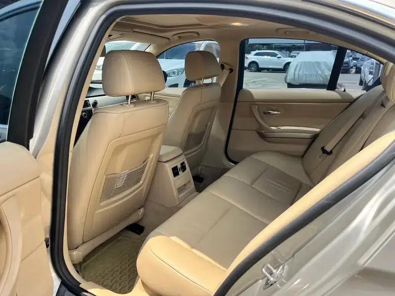 BMW 3 Series 2009 320i Luxury — миниатюра 13