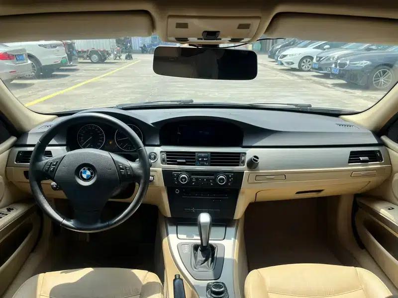 BMW 3 Series 2009 320i Luxury — миниатюра 8