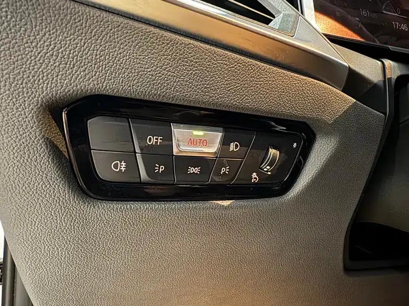 2023 BMW 3 Series 320Li M Sport Package — миниатюра 11