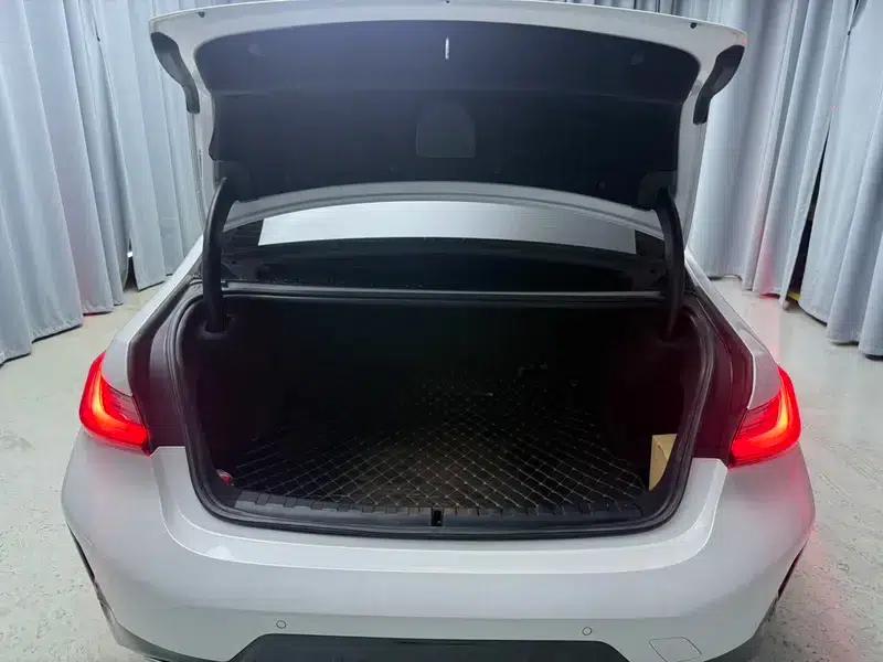 2023 BMW 3 Series 320Li M Sport Package — миниатюра 20