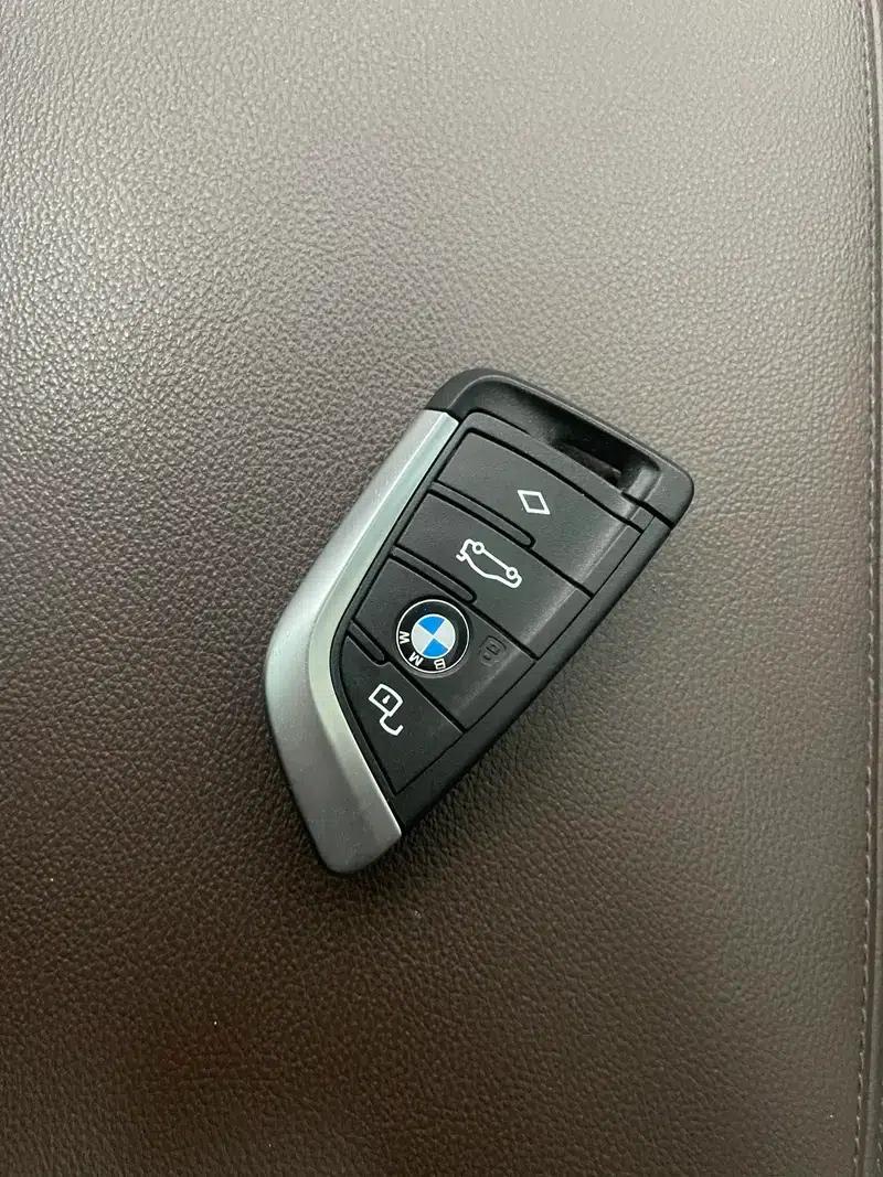 2022 BMW 3 Series 330i M Sport Shadow Edition — миниатюра 11