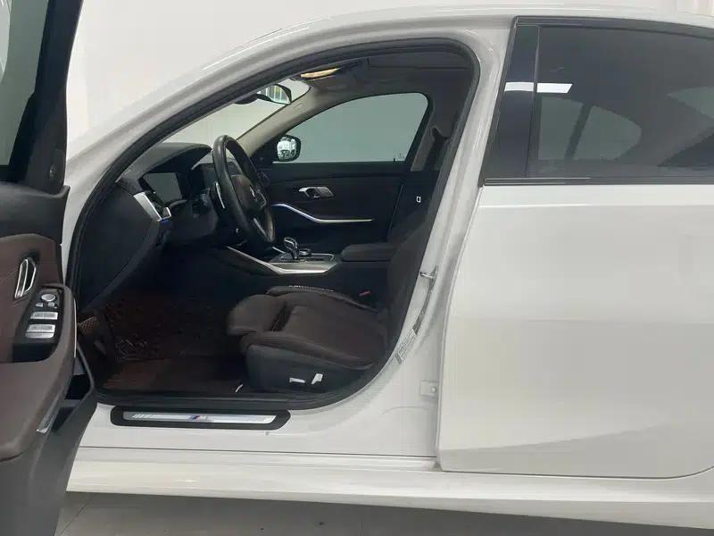 2022 BMW 3 Series 330i M Sport Shadow Edition — миниатюра 17