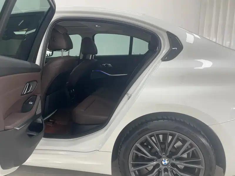2022 BMW 3 Series 330i M Sport Shadow Edition — миниатюра 18