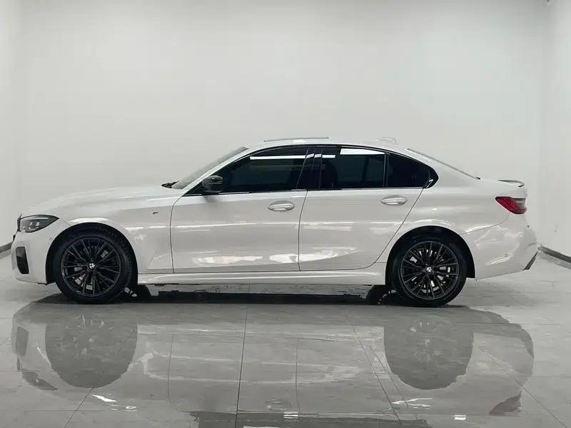 2022 BMW 3 Series 330i M Sport Shadow Edition — миниатюра 4