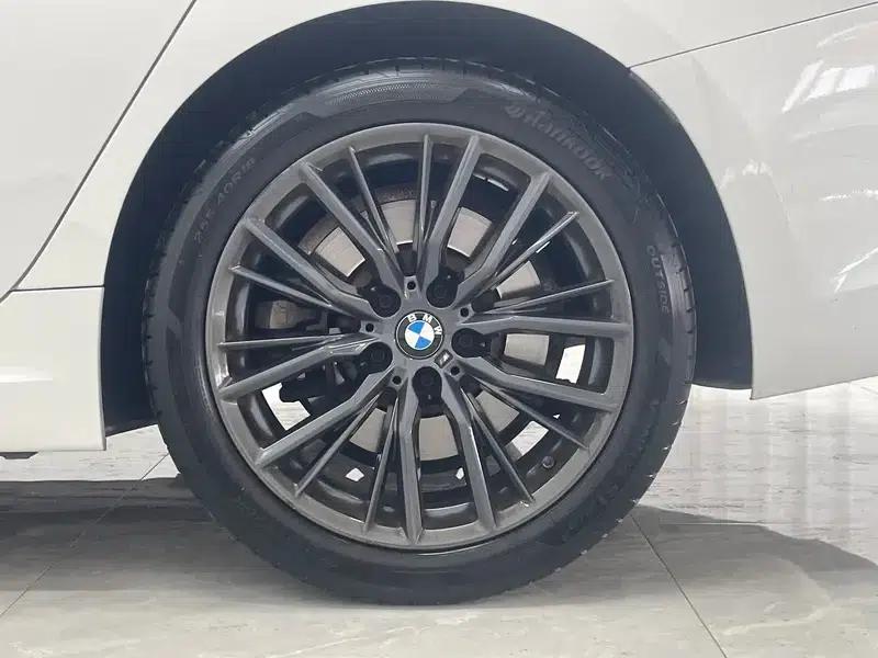 2022 BMW 3 Series 330i M Sport Shadow Edition — миниатюра 9