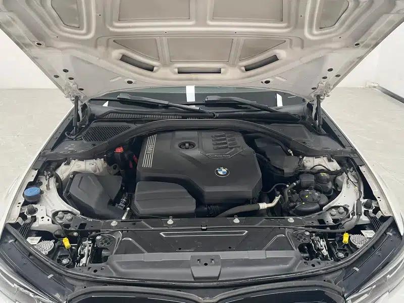 2022 BMW 3 Series 330i M Sport Shadow Edition — миниатюра 10