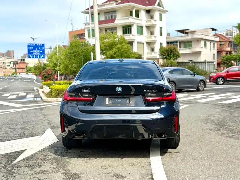2026 BMW 3 Series 330Li M Sport Shadow Edition — миниатюра 5