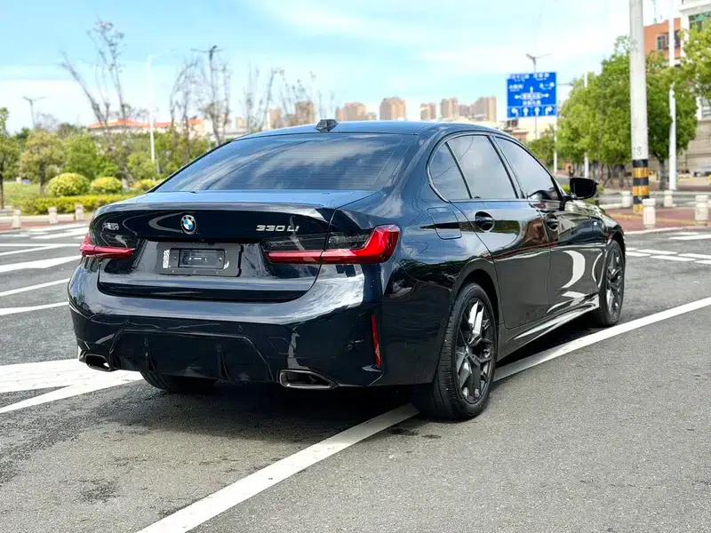 2026 BMW 3 Series 330Li M Sport Shadow Edition — миниатюра 6