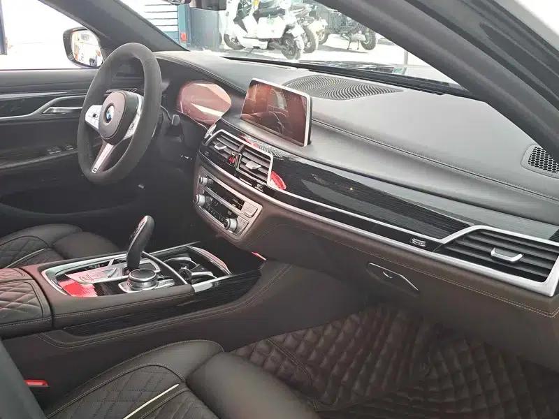 2019 BMW 7 Series 740Li Luxury M Sport Package — миниатюра 11