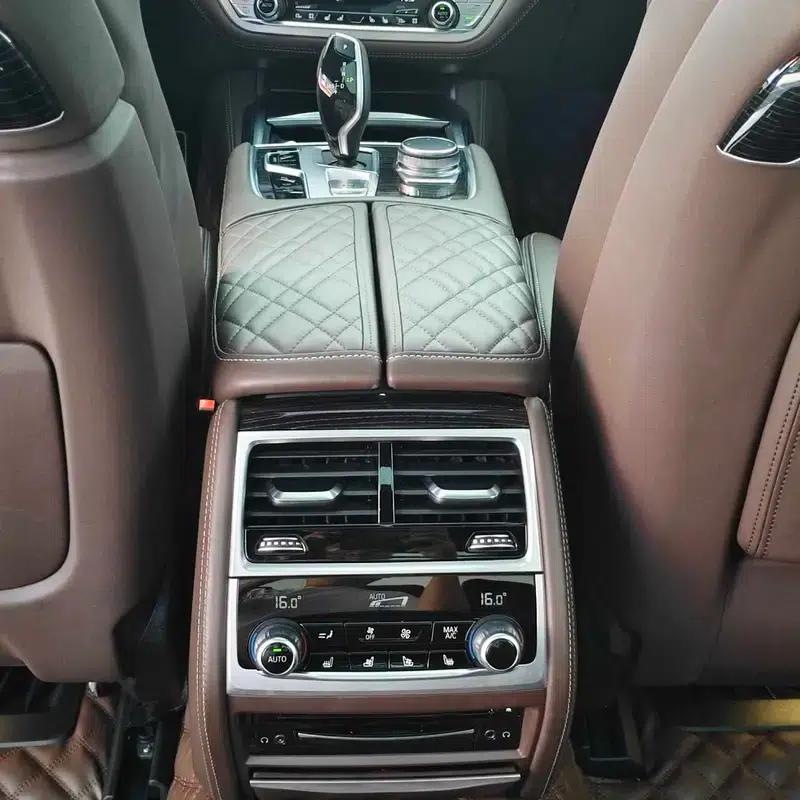 2019 BMW 7 Series 740Li Luxury M Sport Package — миниатюра 12