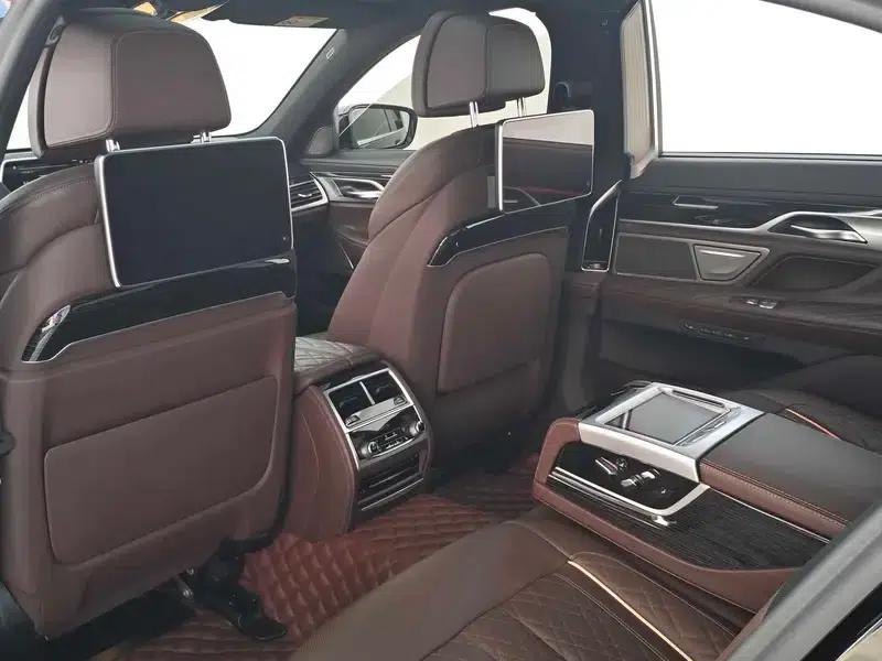 2019 BMW 7 Series 740Li Luxury M Sport Package — миниатюра 17
