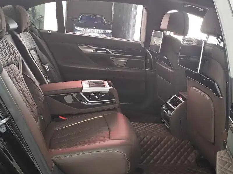 2019 BMW 7 Series 740Li Luxury M Sport Package — миниатюра 18
