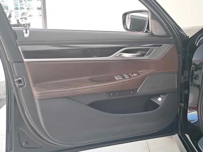 2019 BMW 7 Series 740Li Luxury M Sport Package — миниатюра 10